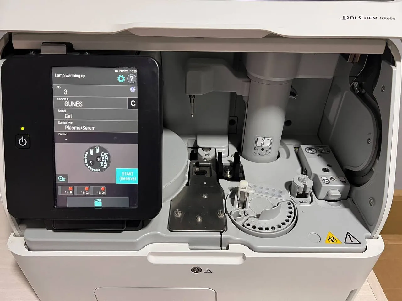 Biochemistry analyser
